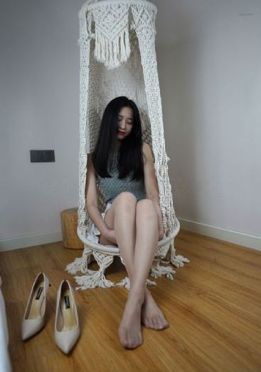 女同桌自愿打开腿接受调教_高清完整版